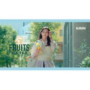 陽の光が心地いいオフィス街を歩く、爽やかな中条あやみさんに ...