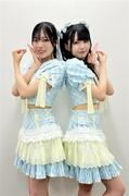 ≒JOYの市原愛弓（右）と村山結香 - 指原莉乃プロデュース「≒JOY ...
