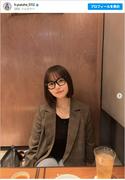 元NMB48グラビア美女、眼鏡＆ジャケットの“大人のお姉さん ...
