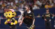 阪神 試合前にNMB48の塩月希依音が人生初の始球式に登場も「20点」
