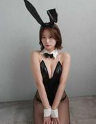 元NMB48・上西怜、谷間あらわなバニーコス×網タイツ姿にファン悶絶 ...