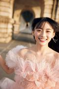 乃木坂46川崎桜、憧れの場所で桜色ドレスに 1st写真集『エチュード ...