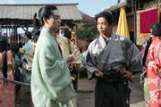 『豊臣兄弟！』第11回 “小一郎”仲野太賀、“信長”小栗旬不在の ...