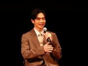 リアルすぎたイヌの鳴きまね 小栗旬さんの強すぎる目力 「豊臣 ...