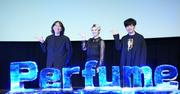Perfumeポーズを披露する佐渡岳利監督、ホラン千秋、遠山大輔 ...