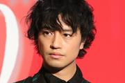 斎藤工が報告 愛犬が毎朝散歩中にトイレをする人気俳優の自宅
