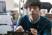 坂口健太郎がピュアな研究者を熱演『人魚の眠る家』めがね姿の新 ...