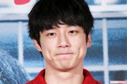 坂口健太郎着用のプラダ新作に驚く声「汚れているようにしか見えない」 (2026年8月20日掲載) - ライブドアニュース