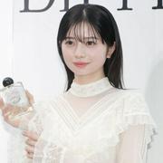 【記事】 桜田ひより、美背中チラリ！夏のブラックコーデにファン ...