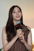 歌手で俳優の中島健人と女優の新木優子が12日、都内でNetflix ...
