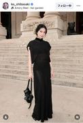 女優の柴咲コウが黒のロングドレスに身を包んだ姿を披露し話題に ...
