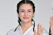 柴咲コウ、美肌輝くシースルードレス＆キャミワンピ姿に絶賛の声 ...