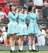 STU48の甲斐心愛、岡村梨央、中村舞がマツダスタジアムで国歌斉唱 ...