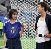 W杯竹内涼真の隣で注目の女優 驚異の9頭身でJ開幕戦に現る！「近く ...