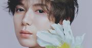 首元に大きな一輪の花…Travis Japan七五三掛龍也がグッチをまとい ...