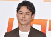 妻夫木聡＆目黒蓮『オレンジデイズ』ロケ地で“頬杖ポーズ ...