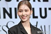 TWICEサナ、アンダーウェアチラ見せデニムコーデで圧巻美ウエスト ...