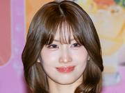 くびれがスゴイ…TWICE・モモ、ざっくり“脇腹カット”で際立つ ...