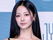 上目遣いにドキドキ…TWICE・ツウィ、ゆるめ衣装で際立つ“危うい ...