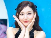 上目遣いでノックアウト…TWICE・ナヨン、チラ見え“シースルー ...