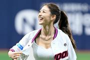 「ただ美しい、神々しい」おへそくっきりのノーバウンド投球　“世界的美女”の「存在に感謝」（Full-Count） - Yahoo!ニュース
