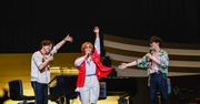 左から重岡大毅（WEST.）、大西流星（なにわ男子）、神山智洋（WEST.）。