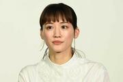 綾瀬はるか、東野圭吾さんを追悼　ドラマ『白夜行』で主演「かけがえのない宝物です」（ENCOUNT） - Yahoo!ニュース