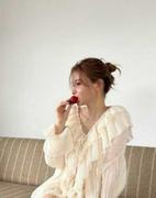 山本舞香、白ワンピ姿でいちごを頬張る至福ショット公開！余計な ...