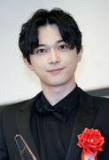 吉沢亮「最優秀主演男優賞」獲得後のポーズにキングダム、ばけ ...
