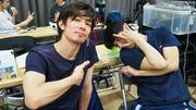 「吉沢さんはいいんですねwww」吉沢亮、謎のポーズ披露に「良い ...